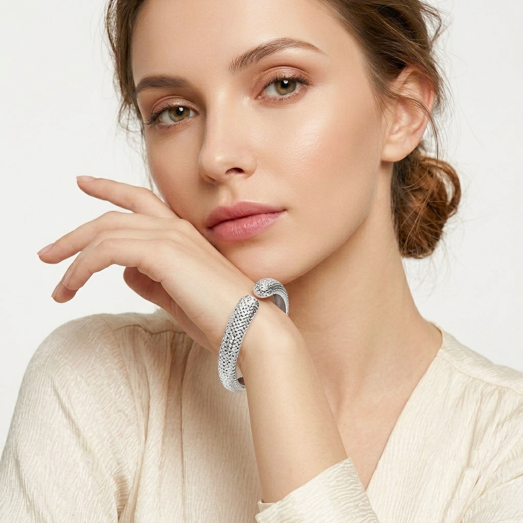 925 STERLING SILVER DIAMOND CUT WITH HINGED BANGLE