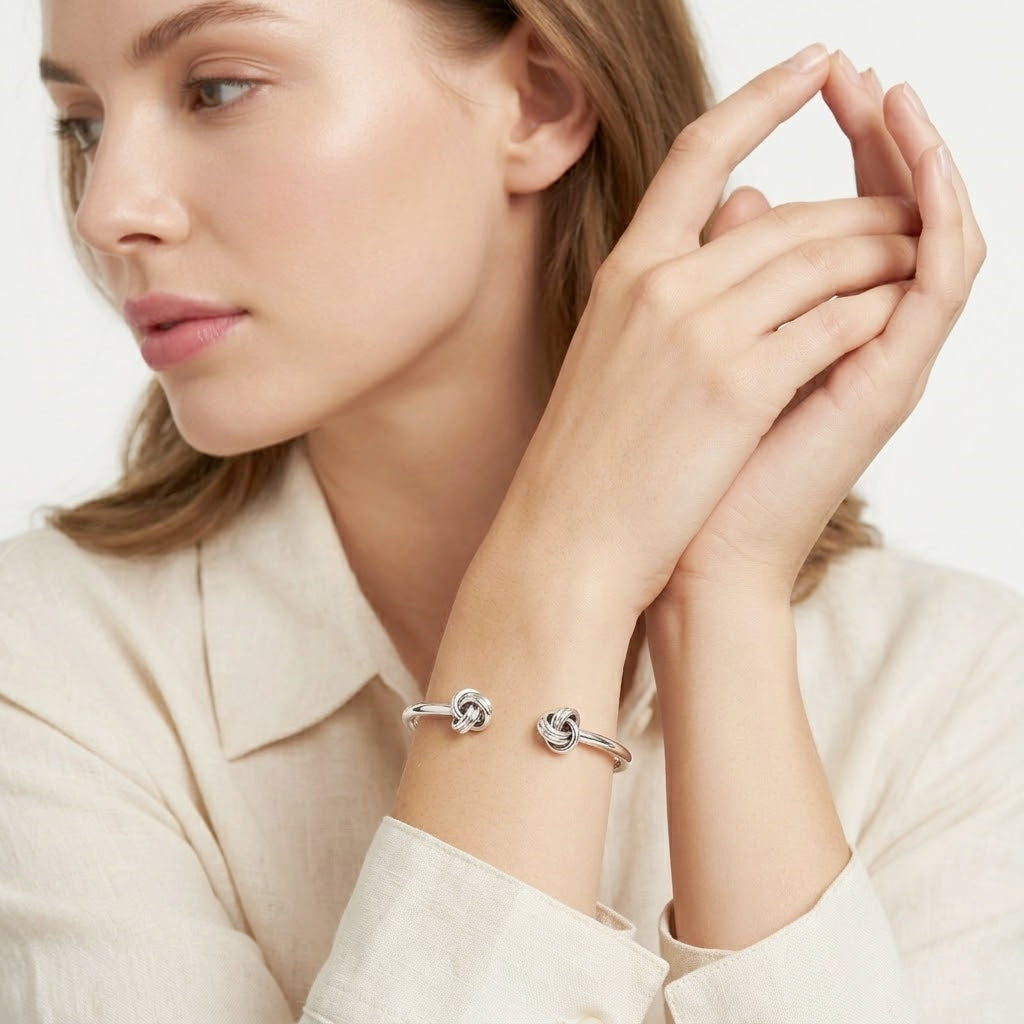 925 STERLING SILVER LOVE KNOT HINGED BANGLE