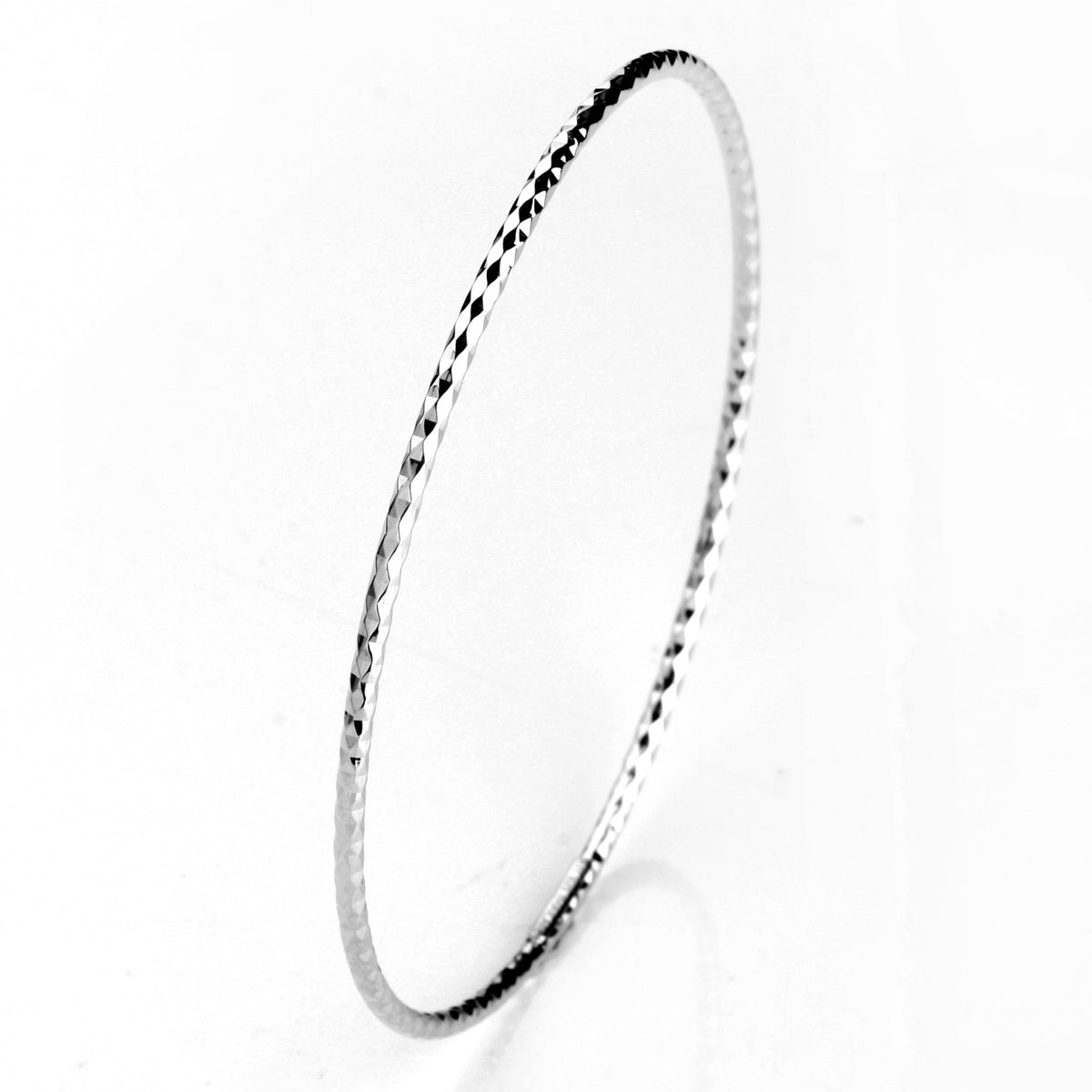 925 STERLING SILVER CLASSIC SINGLE DIAMOND CUT ALL ROUND SLIP ON BANGLE F26511